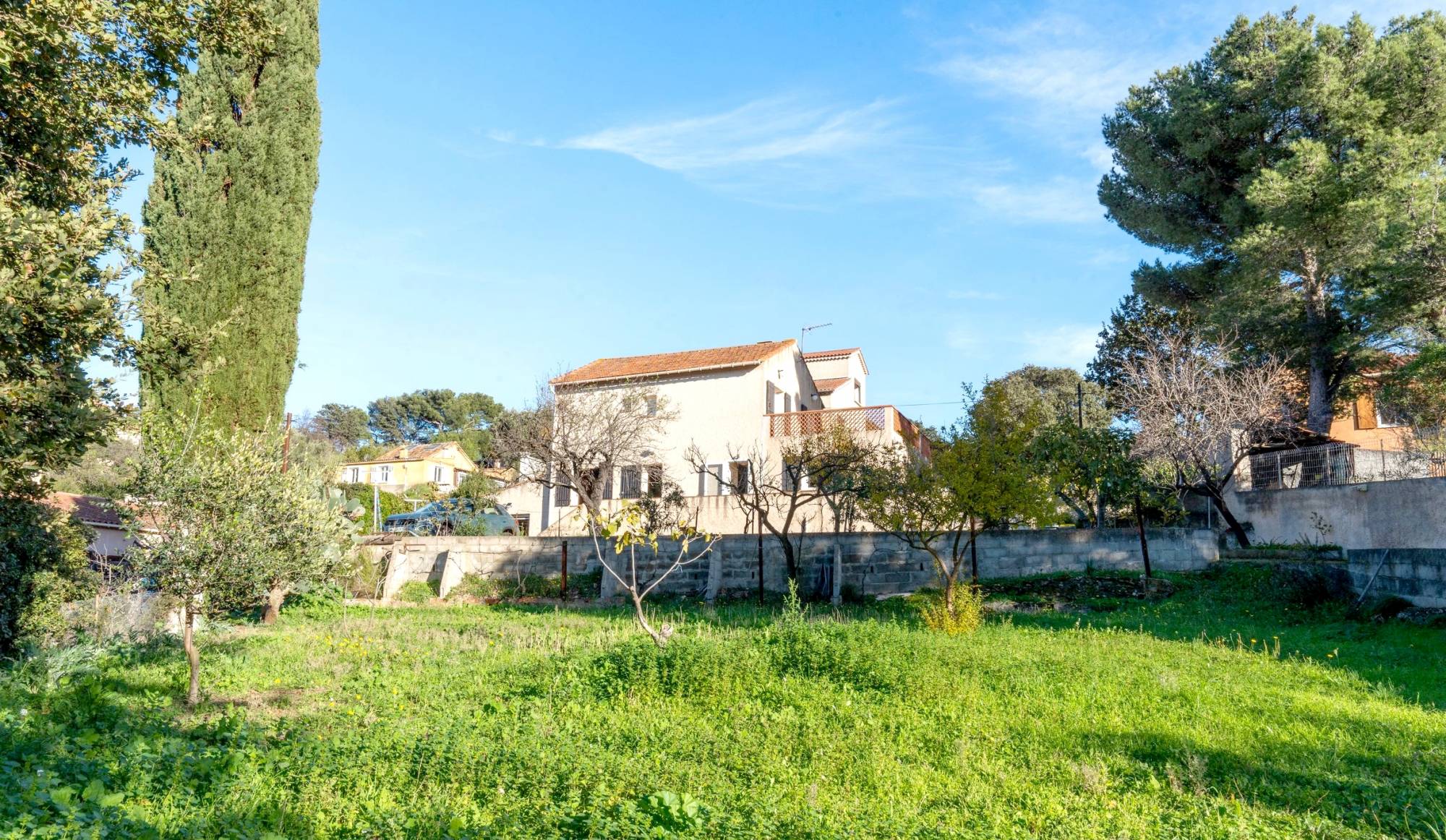Villa avec grand jardin à vendre dans un milieu rural à La Seyne-sur-Mer