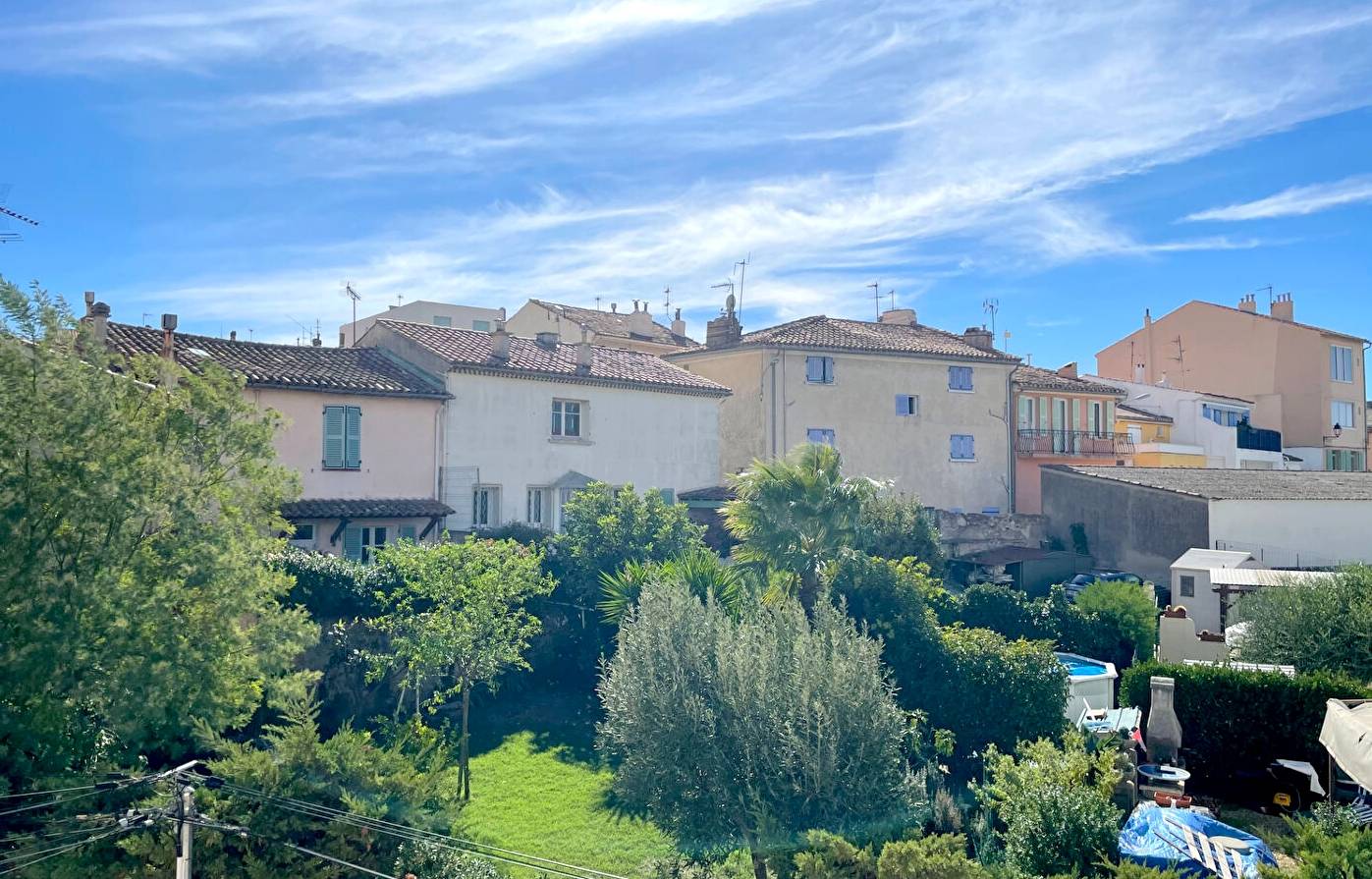 Appartement deux pièces en dernier étage à vendre Rue Louis Blanqui