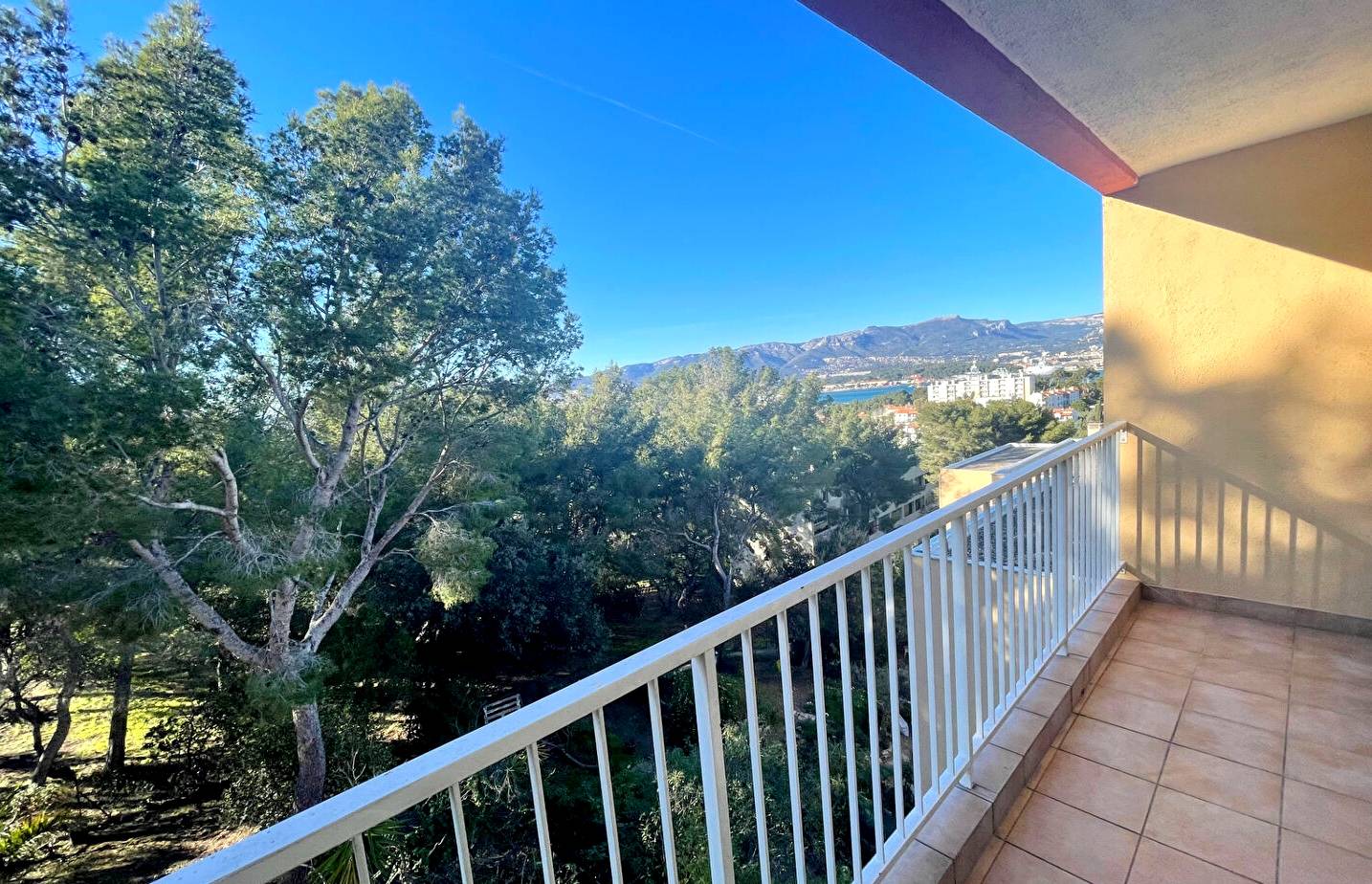 Appartement 2 pièces avec terrasse à vendre Boulevard de la Corse Résistante