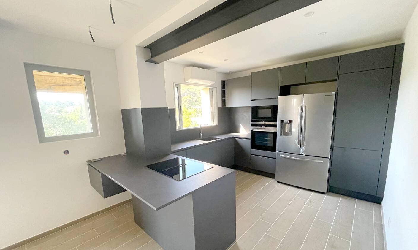 Maison rénovée avec garage à vendre à La Seyne-sur-Mer