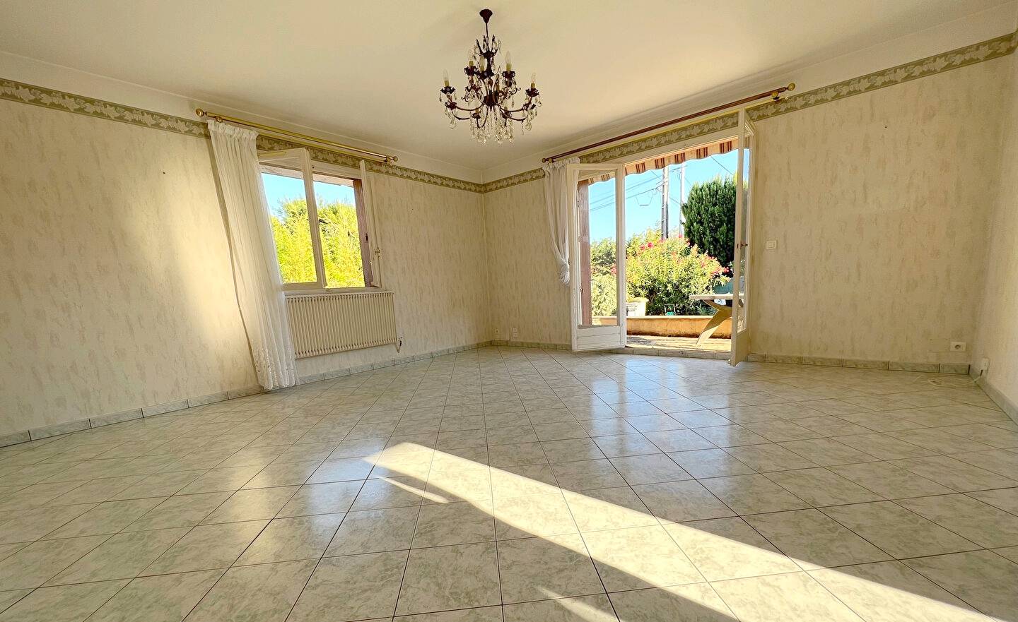 Bas de villa avec jardin et garage à vendre dans les quartiers Sud de La Seyne