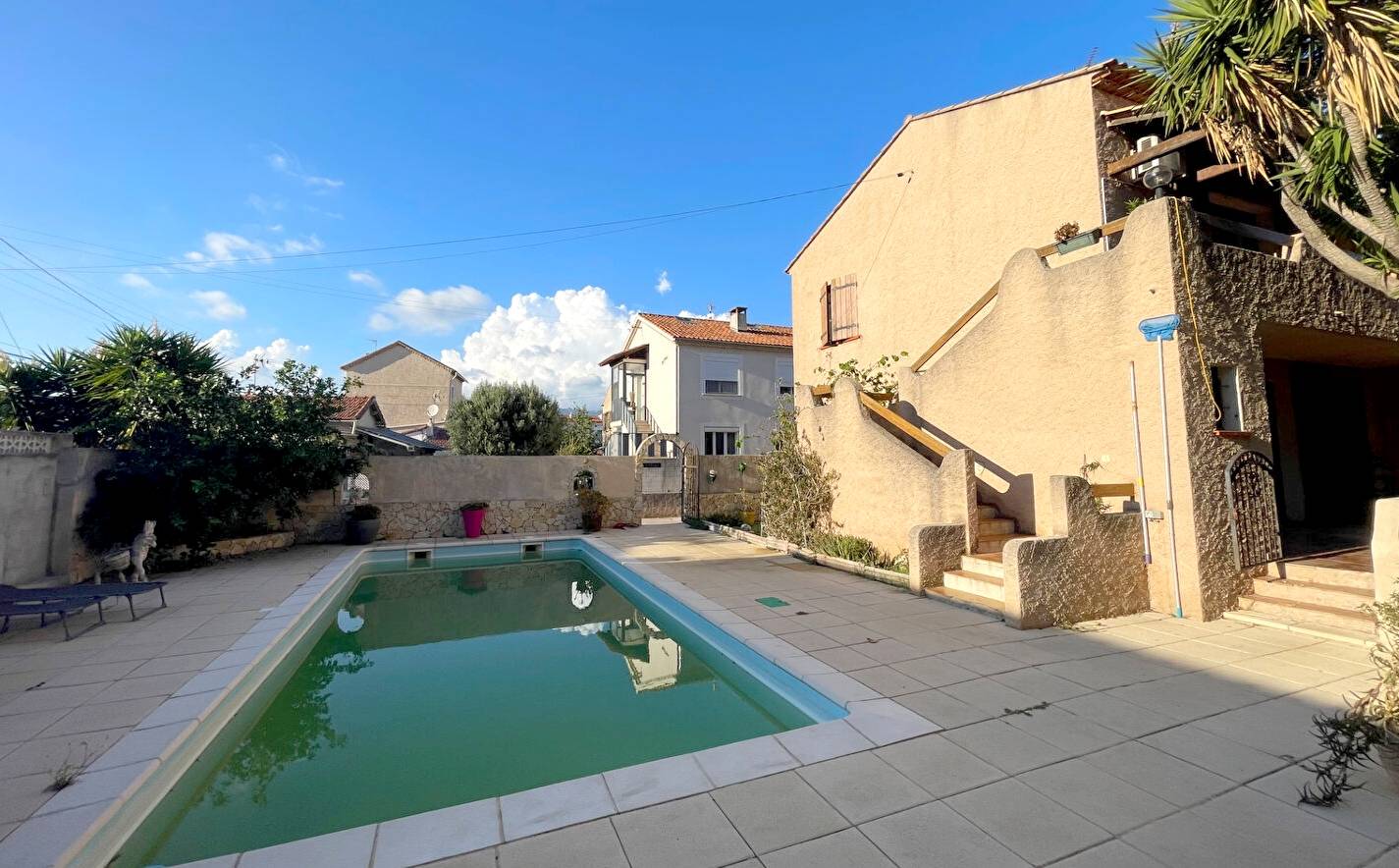 Villa avec piscine et garage à vendre secteur la Rouve