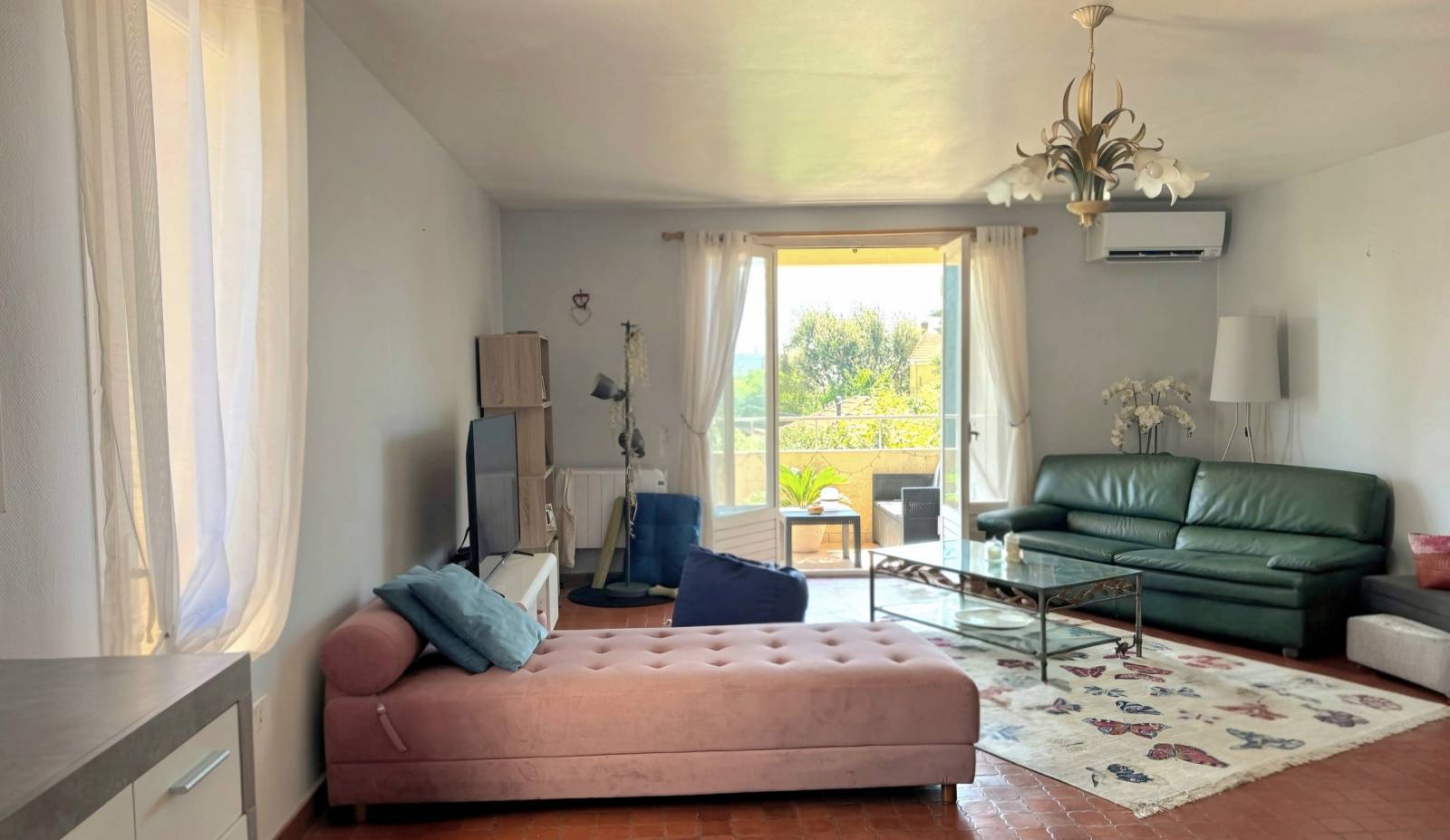 Ce bien immobilier atypique vous est proposé par notre agence immobilière Papazian-Chovelon