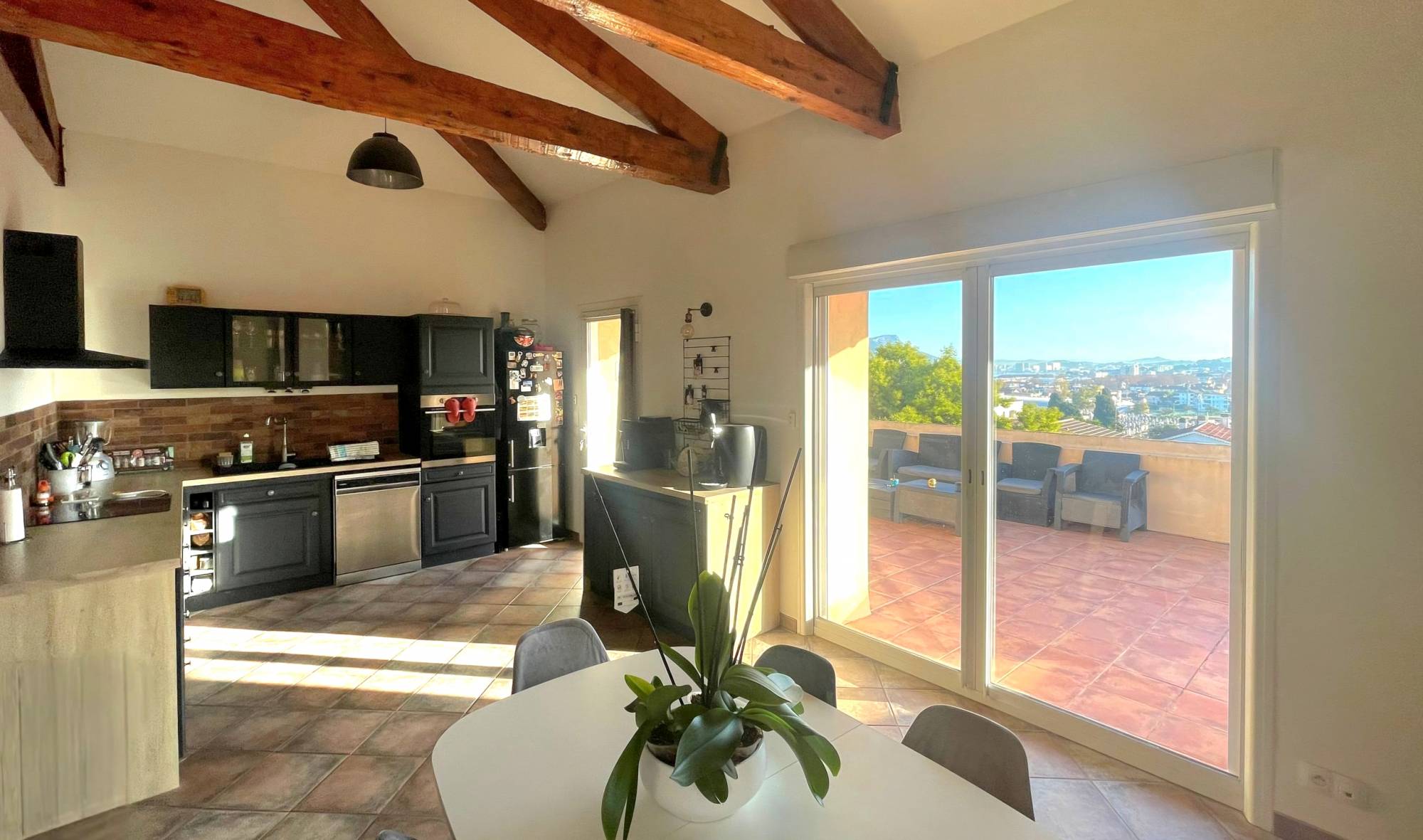 Appartement toit-terrasse avec parkings privatifs à vendre quartier des Quatre Moulins à La Seyne-sur-Mer