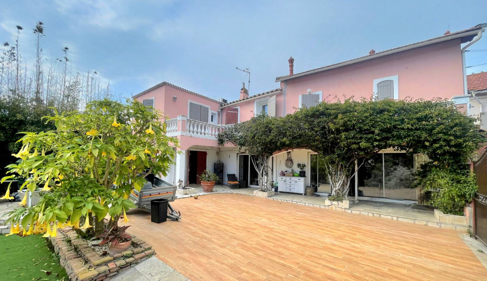 Maison de charme des années 30 divisée en 2 appartements à vendre à Mar Vivo à La Seyne-sur-Mer