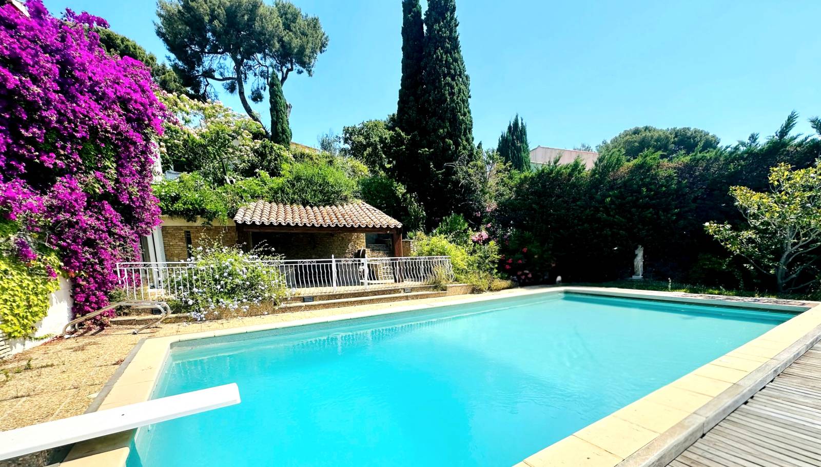 Propriété avec piscine et vue mer à vendre dans le quartier de Coste Chaude à La Seyne