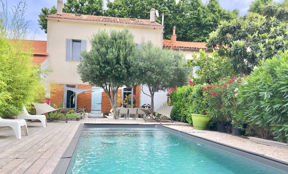 Maison ancienne avec piscine et dépendance à vendre à La Seyne
