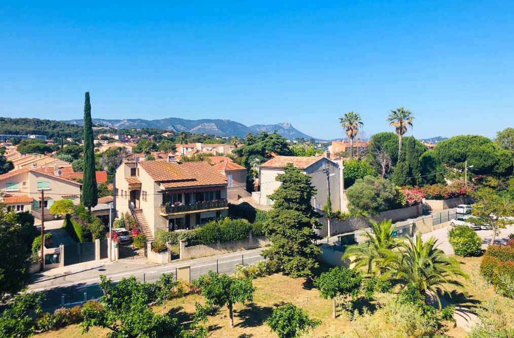 A 5 minutes à pied de la sublime plage des Sablettes
