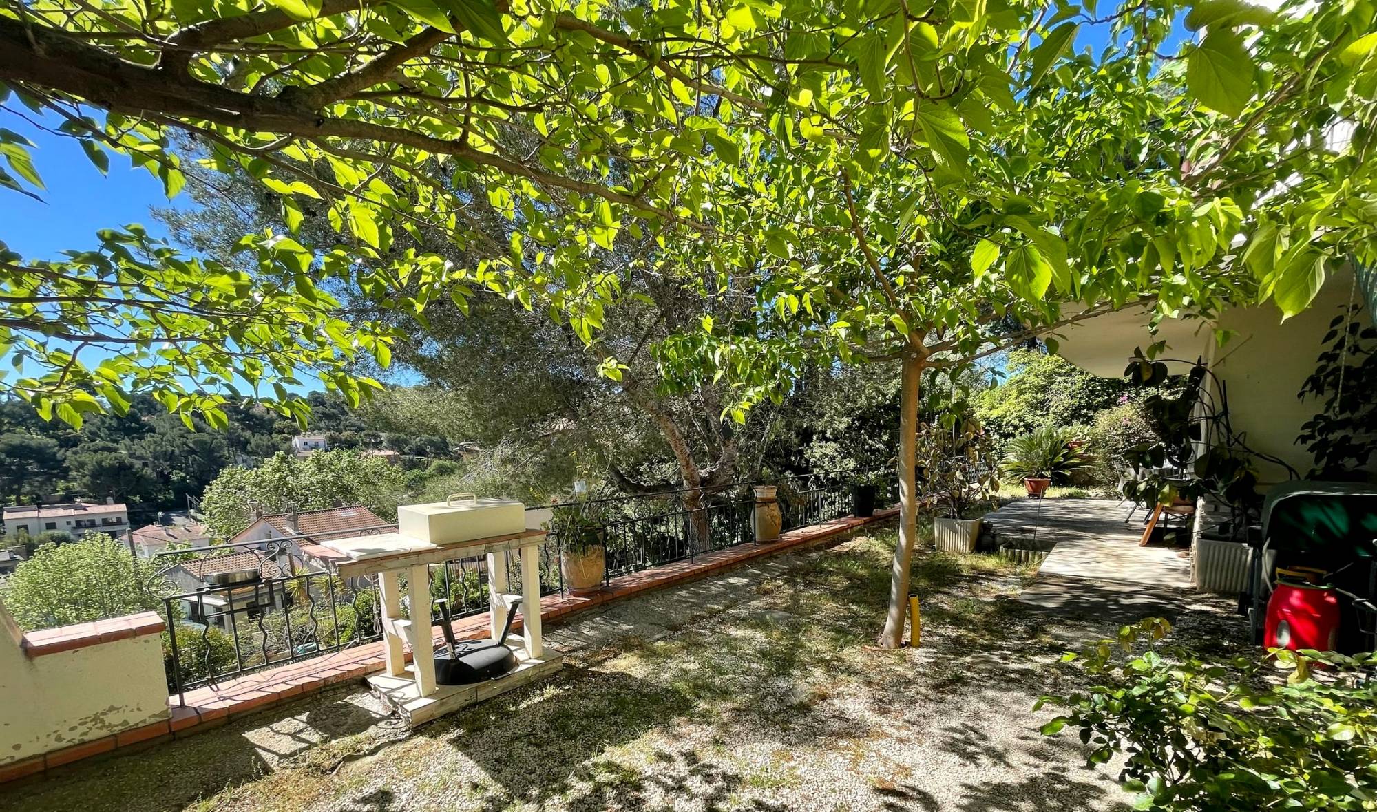 Maison à vendre par notre agence immobilière dans un environnement rural de La Seyne-sur-Mer
