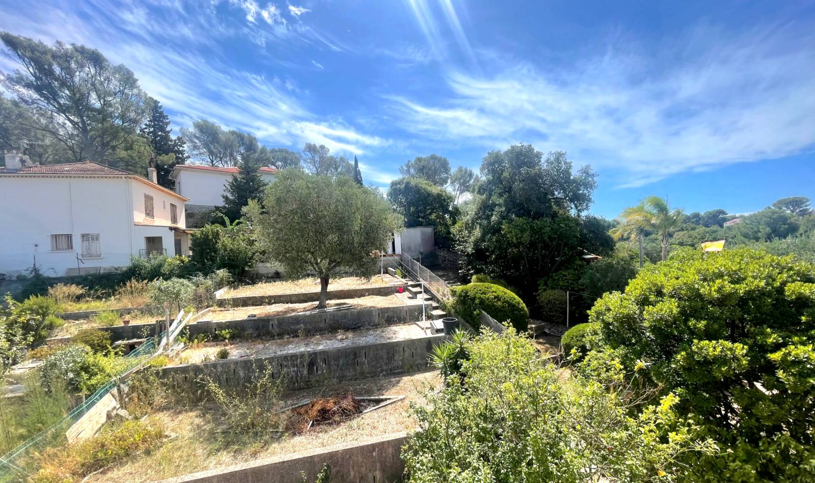 Villa composée de deux appartements avec jardin en restanques à vendre à La Seyne-sur-Mer, rue Berthelot