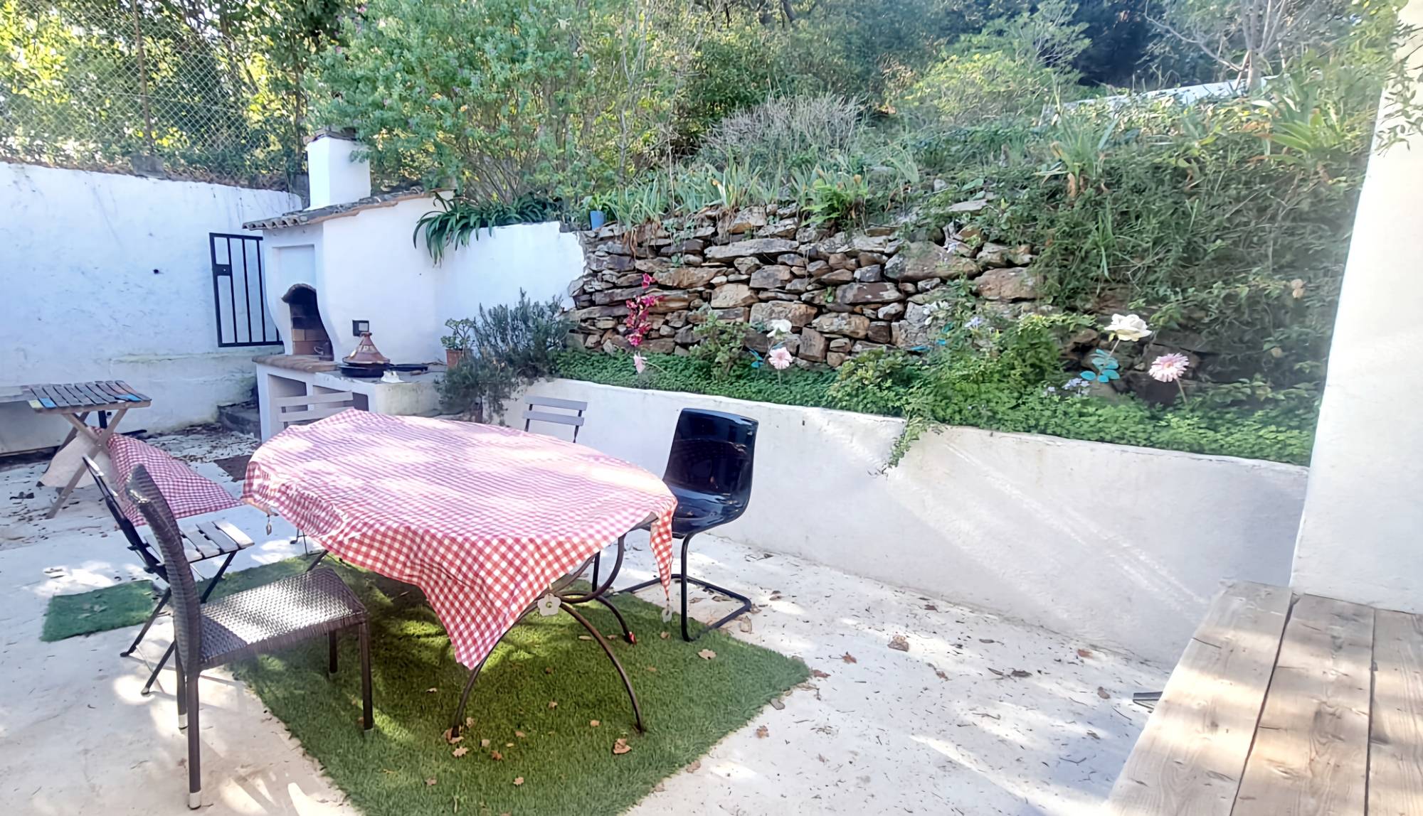 Charmante villa de trois chambres, rénovée à vendre dans un cadre de campagne dans le Sud