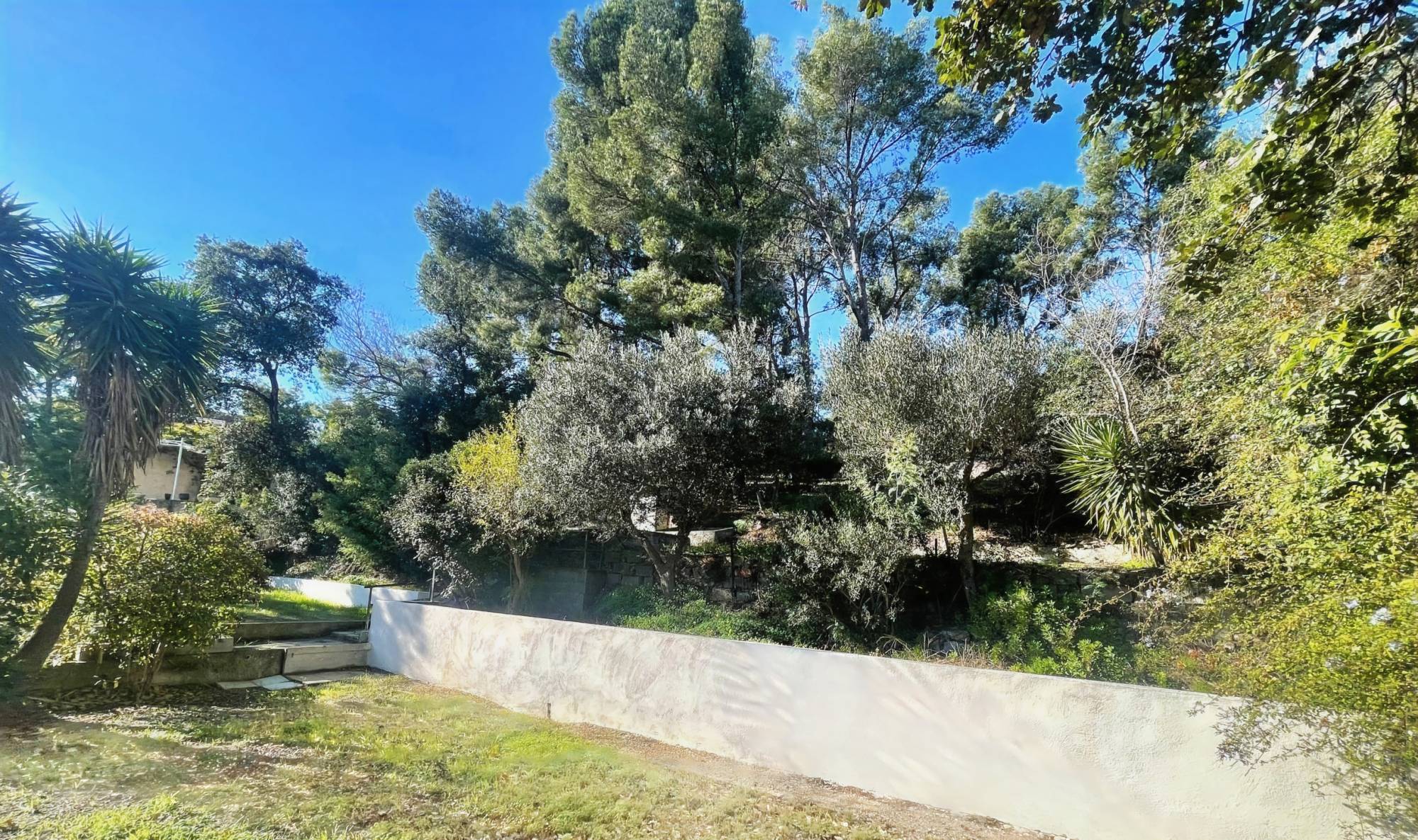 Maison individuelle familiale à vendre dans le quartier de Chateaubanne à La Seyne-sur-Mer