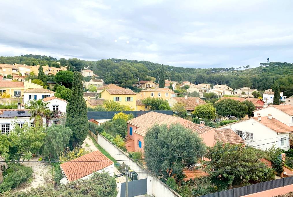 Appartement en dernier étage à vendre dans une résidence avec ascenseur à Pin Rolland