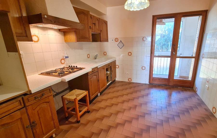 Appartement avec une grande cuisine indépendante à vendre à proximité de l'Avenue Ivaldi