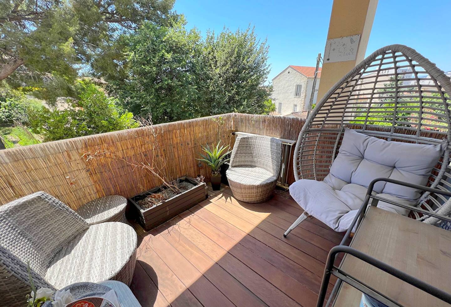 Appartement avec terrasse à vendre dans le quartier seynois d'Esprit Armando