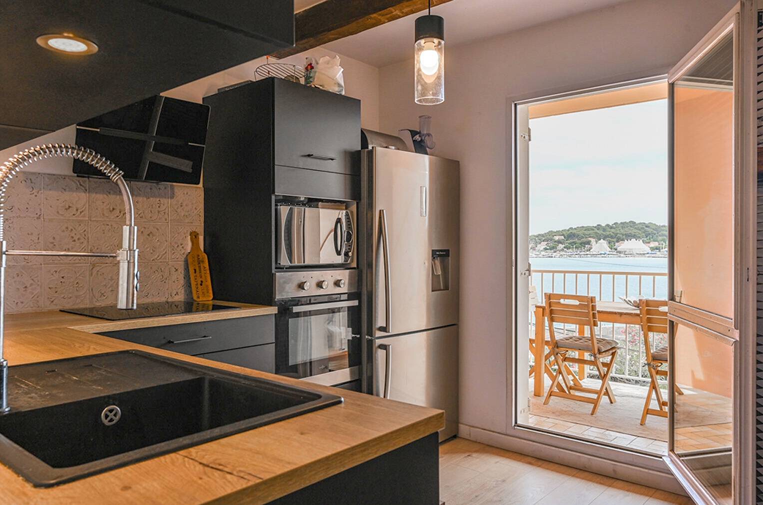 Appartement cinq pièces avec une cuisine sur-mesure à vendre à La Seyne-sur-Mer