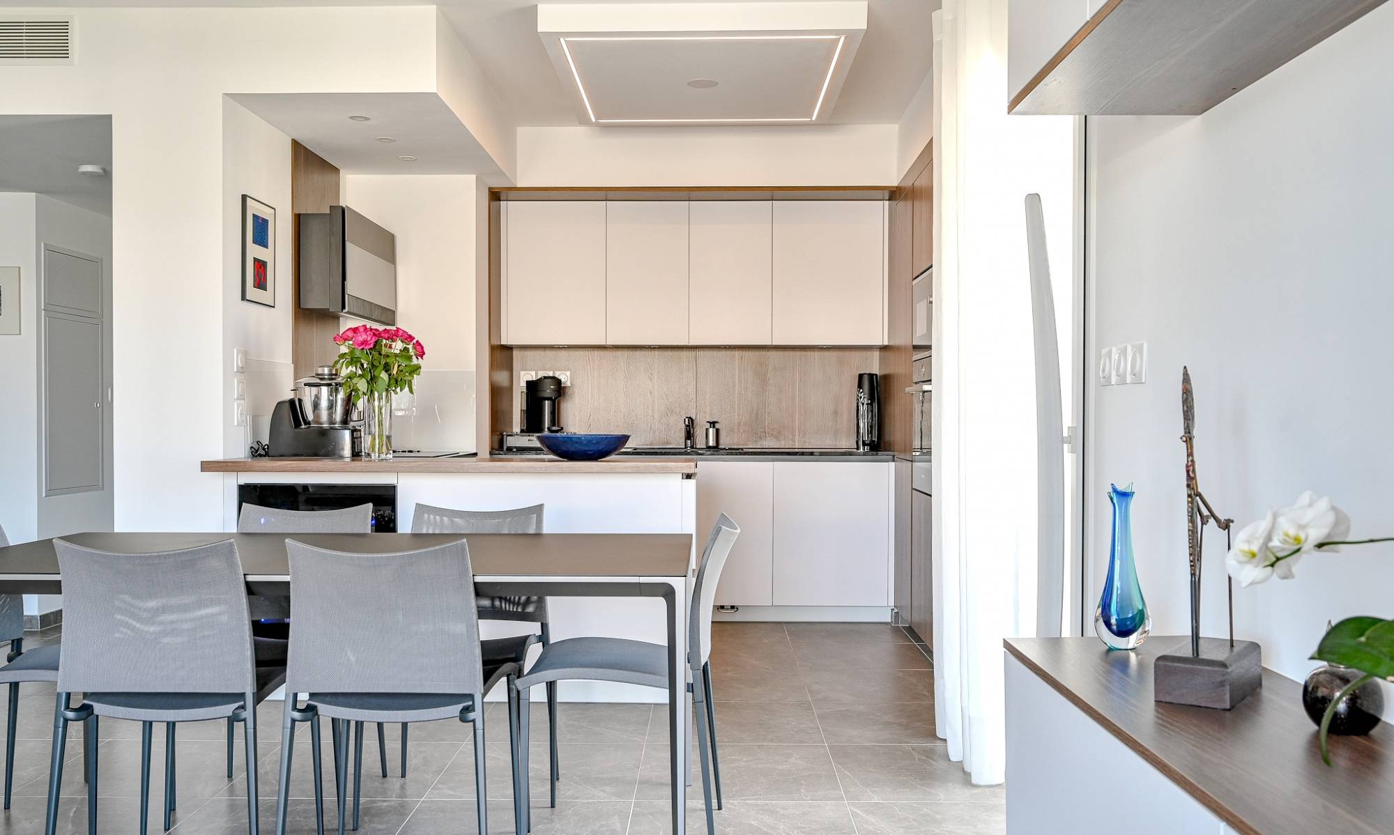 Appartement équipé d'une cuisine haut de gamme de fabrication Schmidt