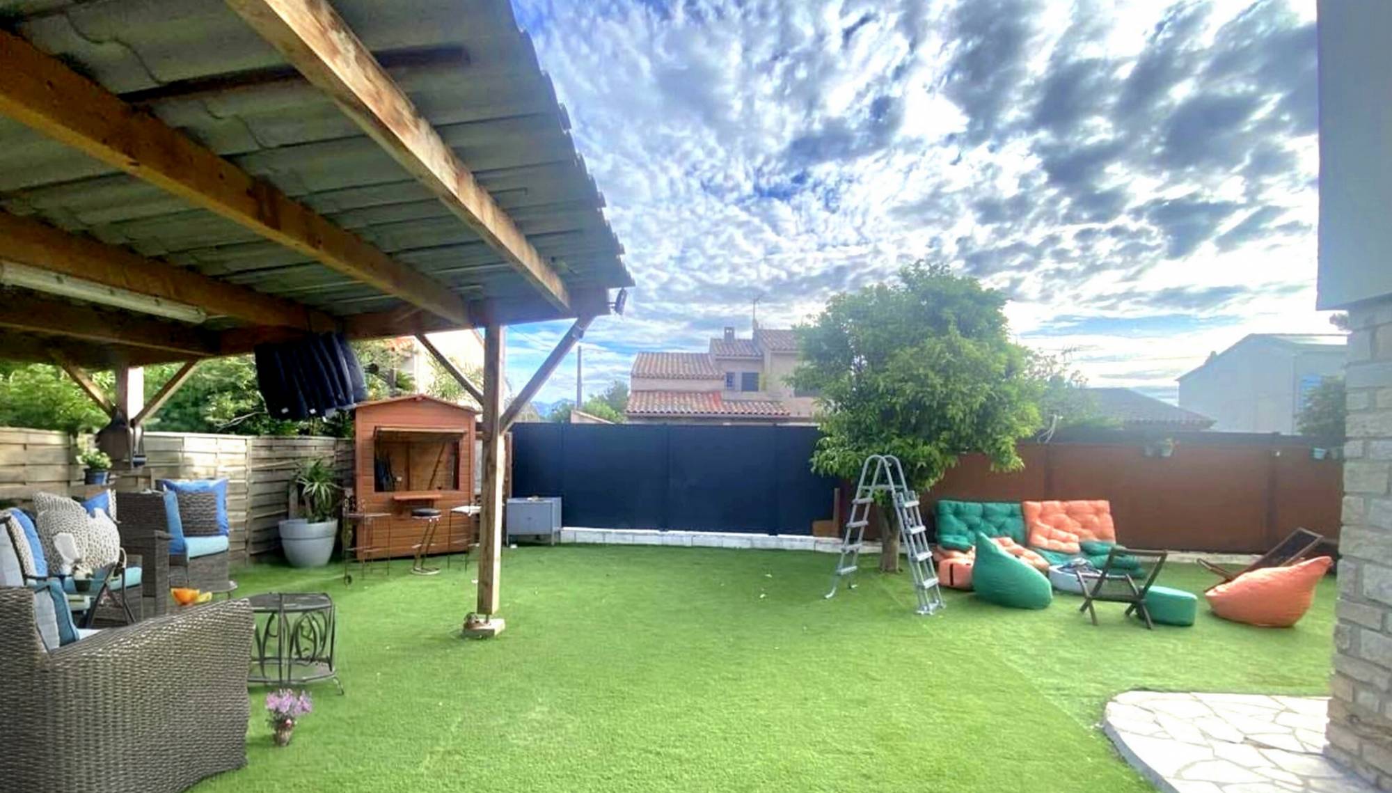 Appartement de type bas de villa avec grand jardin à vendre Chemin Guérin à La Seyne-sur-Mer