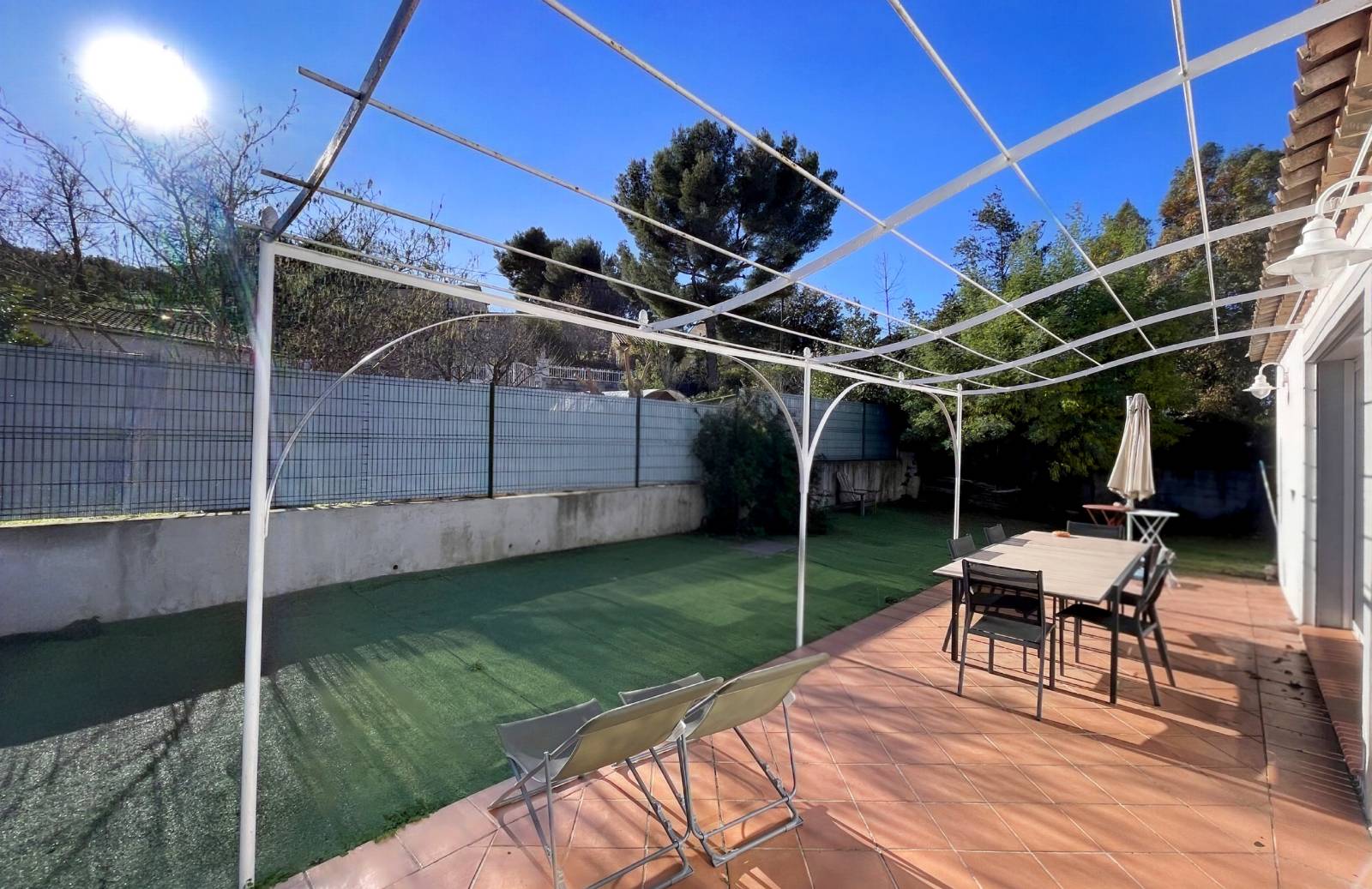 Villa moderne avec quatre chambres à vendre secteur Esprit Armando à La Seyne-sur-Mer