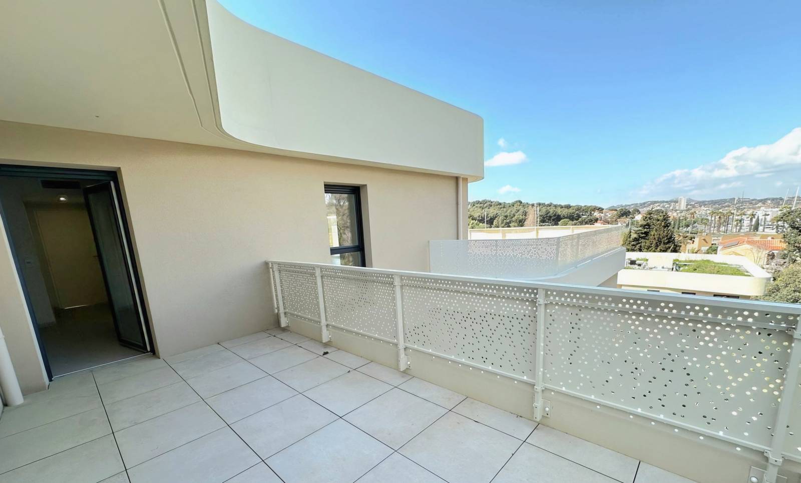 Appartement 3 pièces en dernier étage à vendre avec garage double dans le village de Pin Rolland à Saint-Mandrier