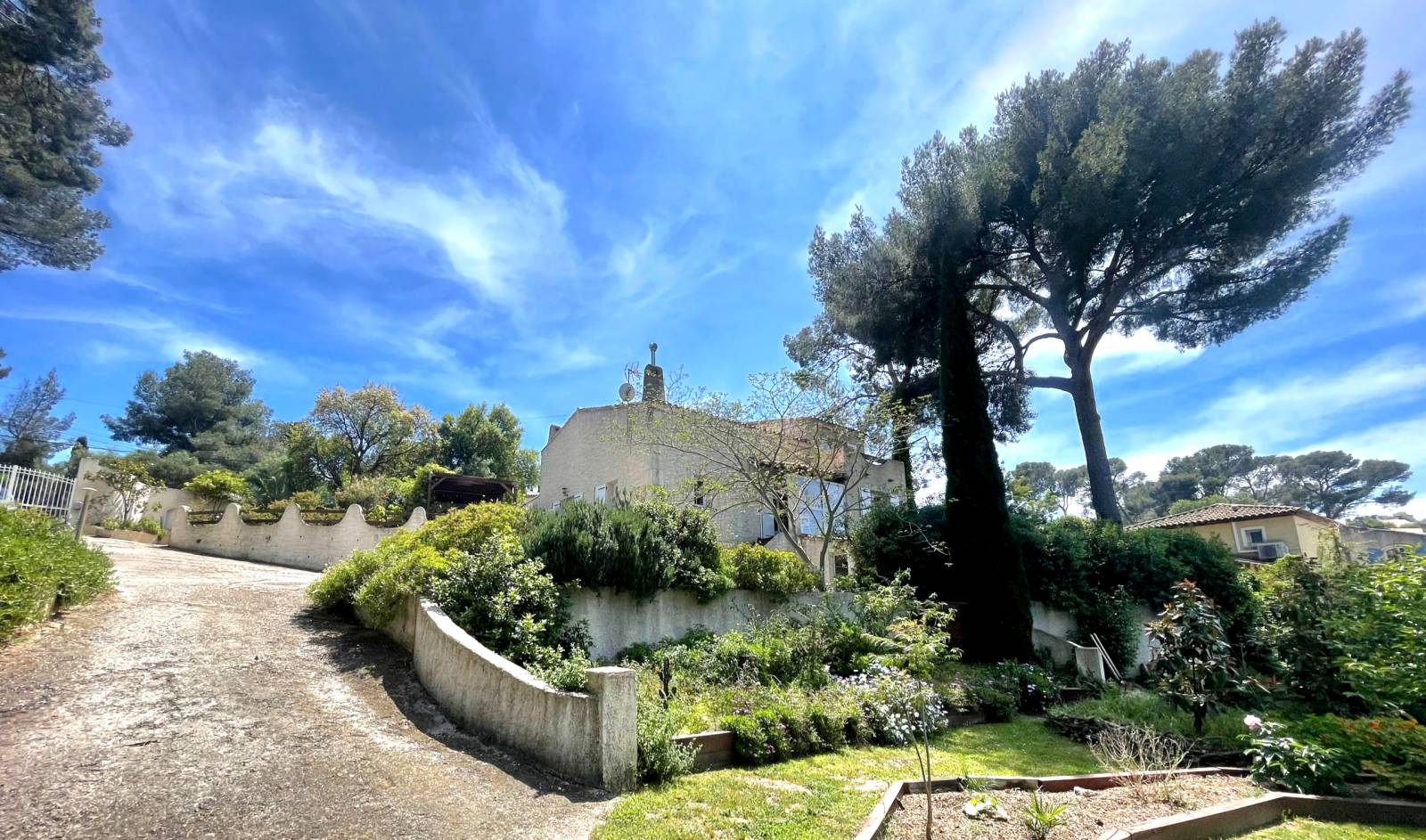 Propriété des années 80 à vendre Chemin d'Artaud à Pignet, à La Seyne-sur-Mer