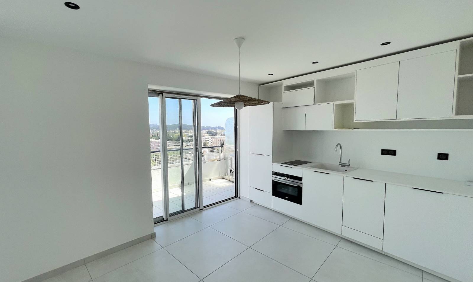 Appartement type loft avec double vue mer à vendre Avenue Fernand Léger à La Seyne-sur-Mer