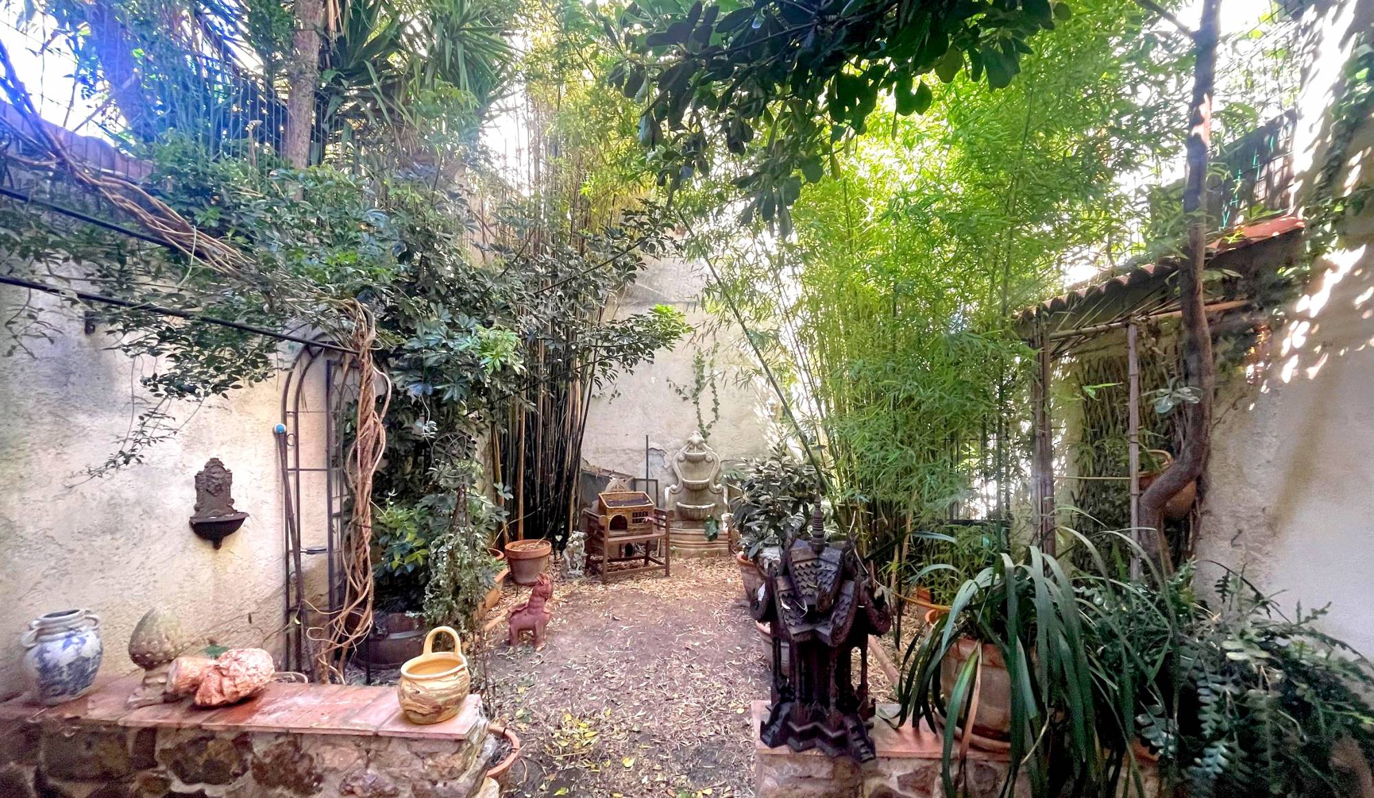 Maison de ville avec jardin à vendre à proximité des Maristes