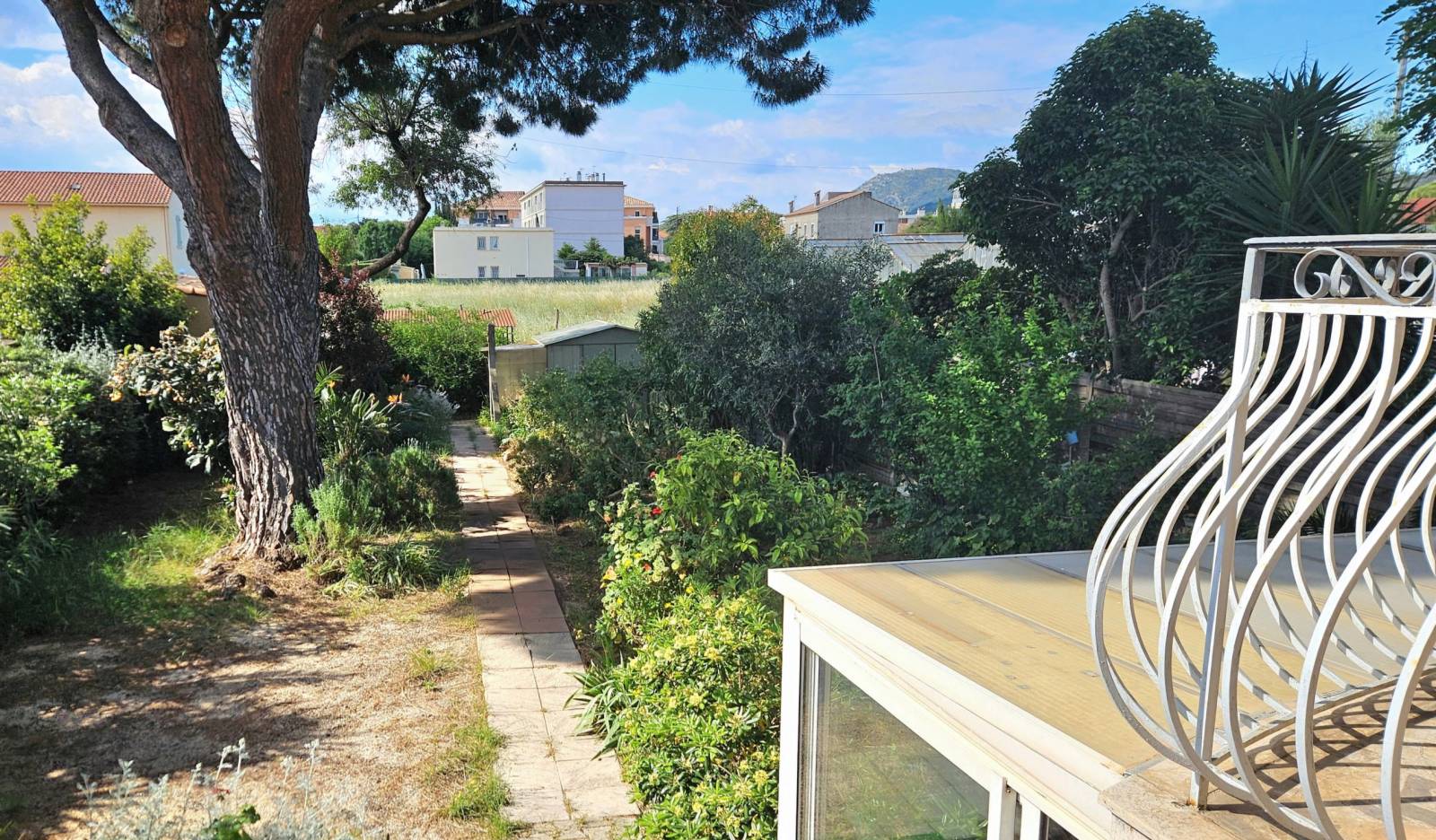 Maison avec jardin et dépendance à vendre Vieux Chemin des Sablettes