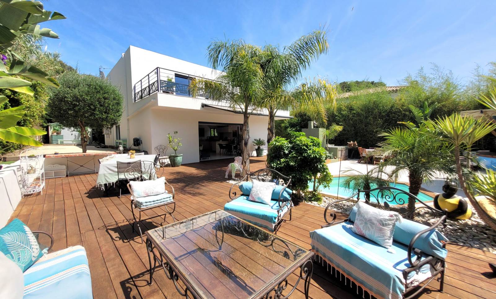 Villa moderne avec piscine et jardin arboré à vendre Chemin de Mauveou à La Seyne-sur-Mer