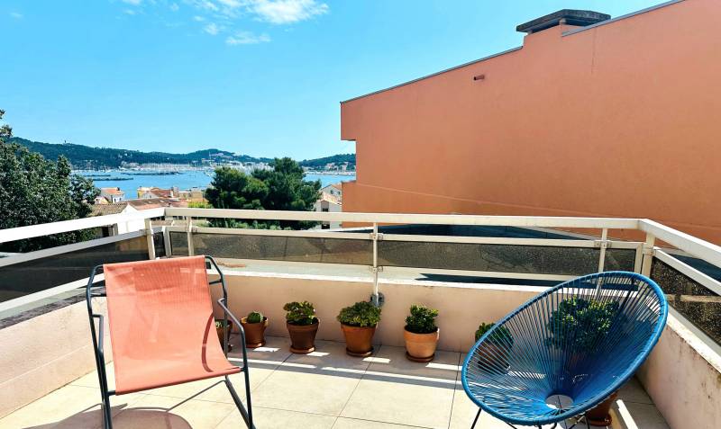 Appartement avec grande terrasse à vendre à Tamaris, dans une résidence située à deux pas de la Corniche