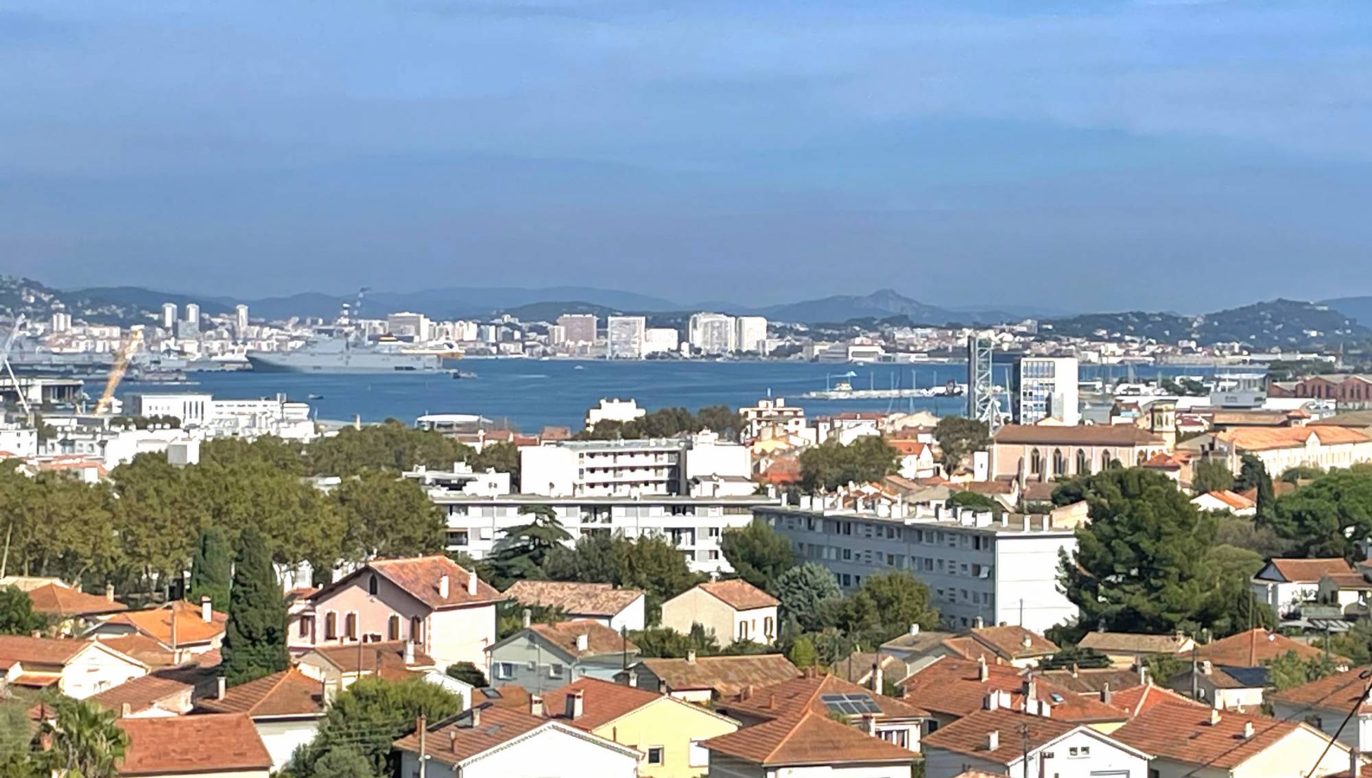 Villa avec vue mer de la rade à vendre par notre agence immobilière