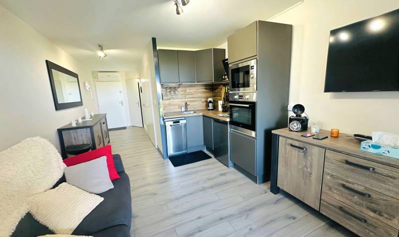 Appartement 2 pièces rénové avec place de parking privative à vendre sur la presqu'île de Saint-Mandrier