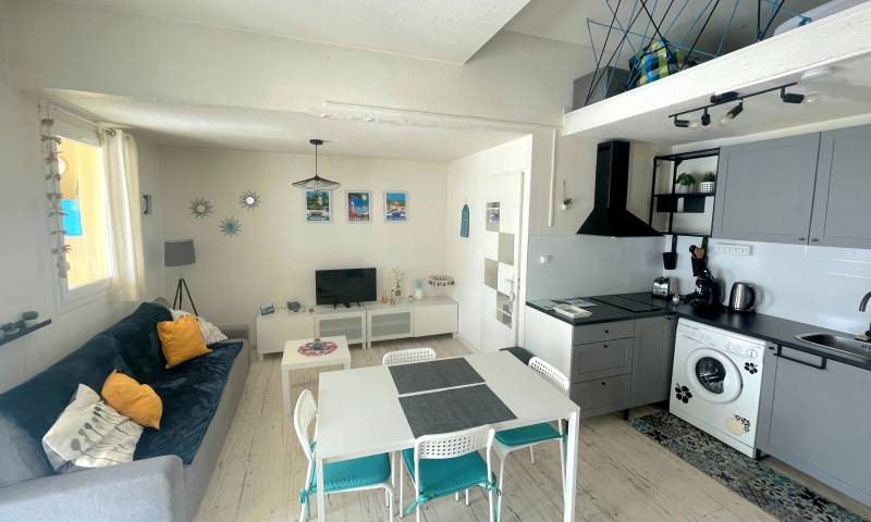 Appartement duplex à vendre par notre agence immobilière au coeur du quartier des Sablettes