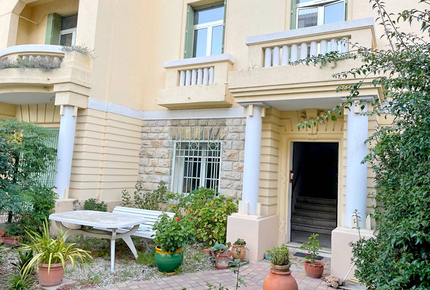 Appartement à vendre dans un immeuble bourgeois des années 30 à La Seyne