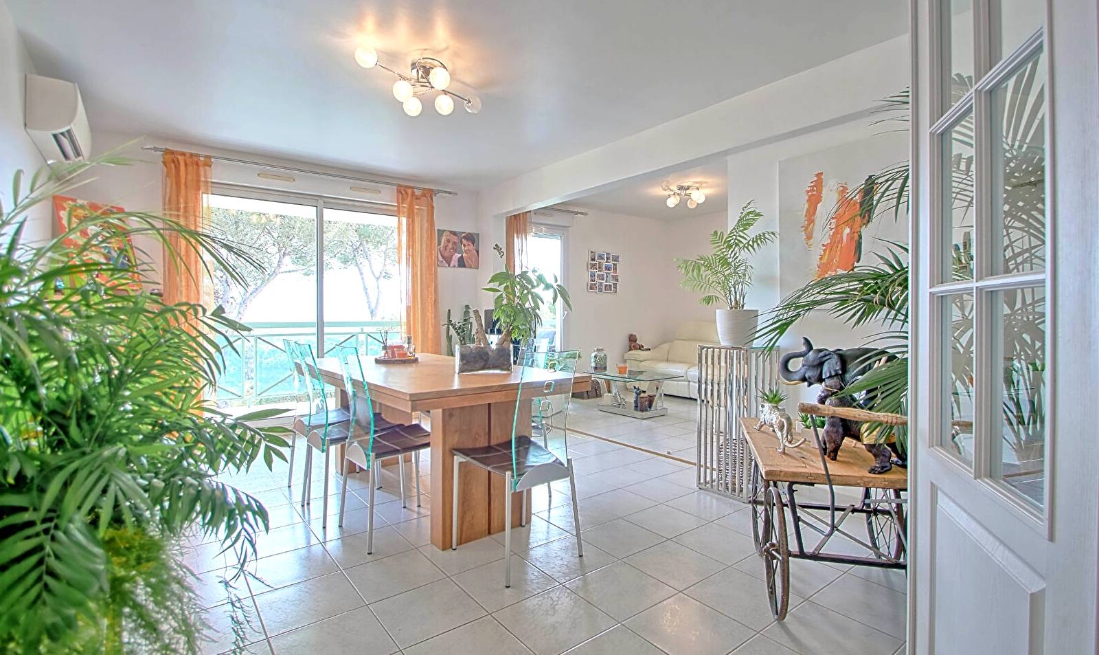 Appartement avec terrasse et vue mer à vendre sur la colline de Tamaris