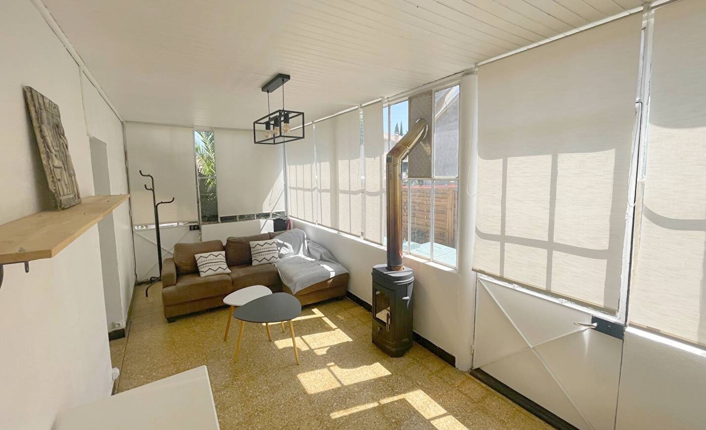 Maison 3 pièces des années 30 réhabilitée à vendre sur le bord de mer varois