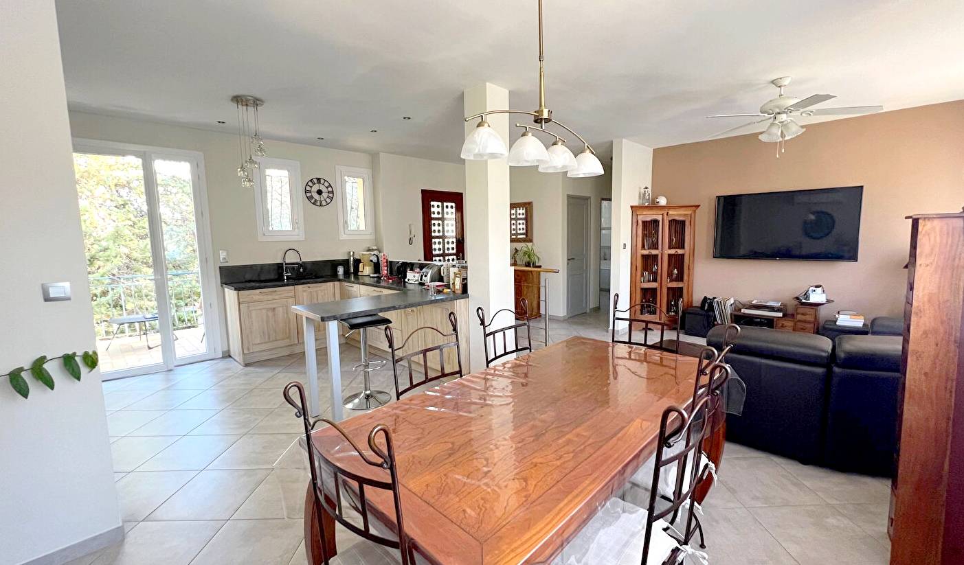 Propriété avec studio et atelier à vendre dans les environs du centre-ville