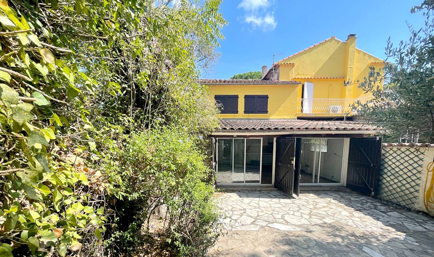 Maison à rénover à vendre dans le quartier de Mar Vivo à La Seyne