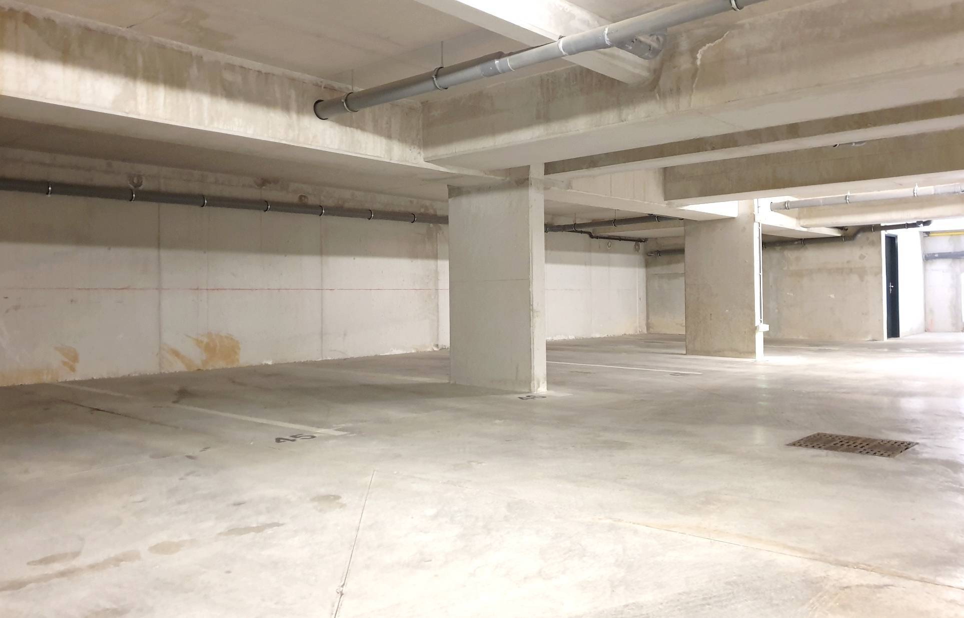 Appartement vendu avec une place de parking privative sécurisée (possibilité de boxer)