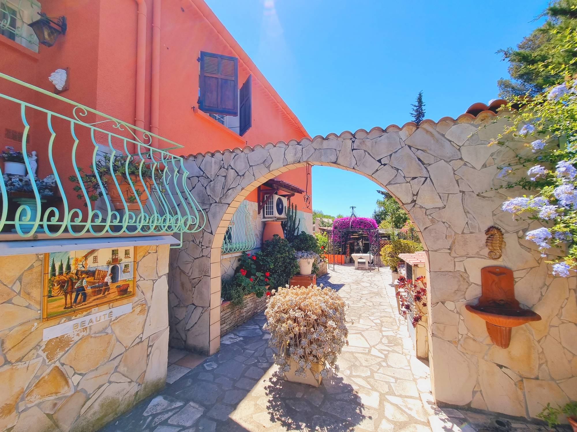 Les vendeurs se sont investis pendant plus de 40 ans pour en faire une magnifique maison