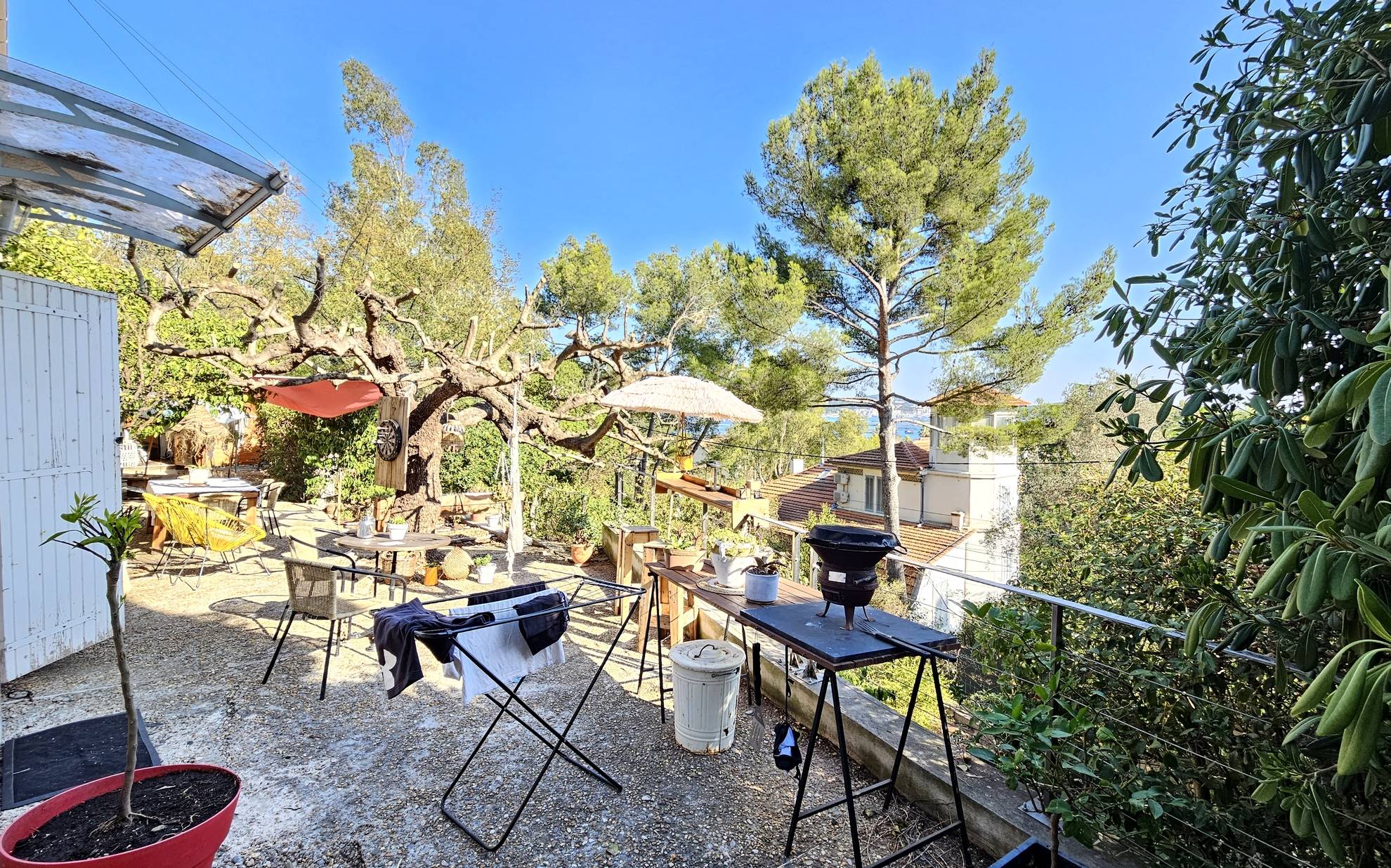 Propriété avec deux appartements indépendants à vendre à 5 minutes à pied de la Corniche Michel Pacha