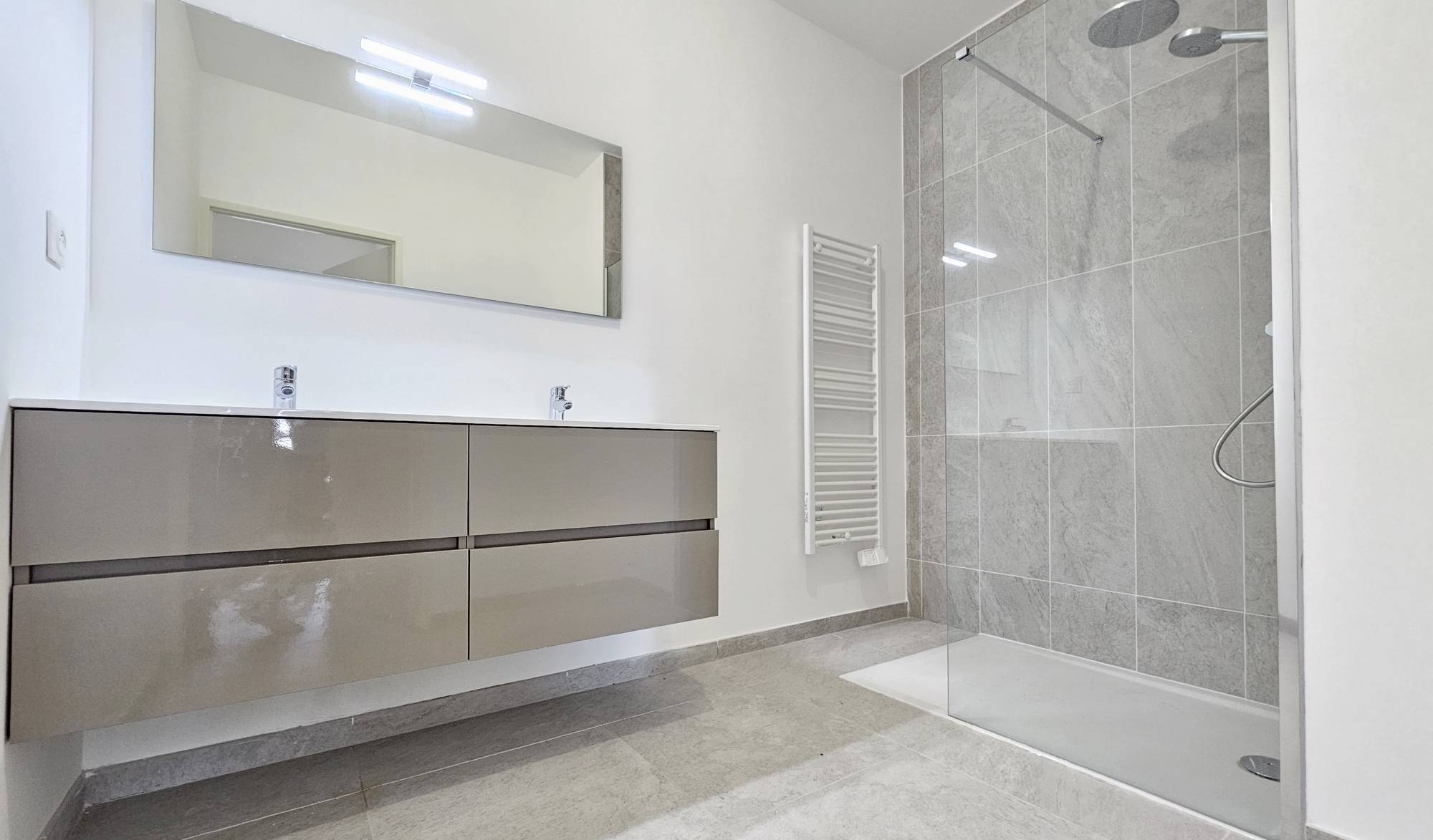 Appartement 3 pièces en état neuf à vendre à Saint-Mandrier