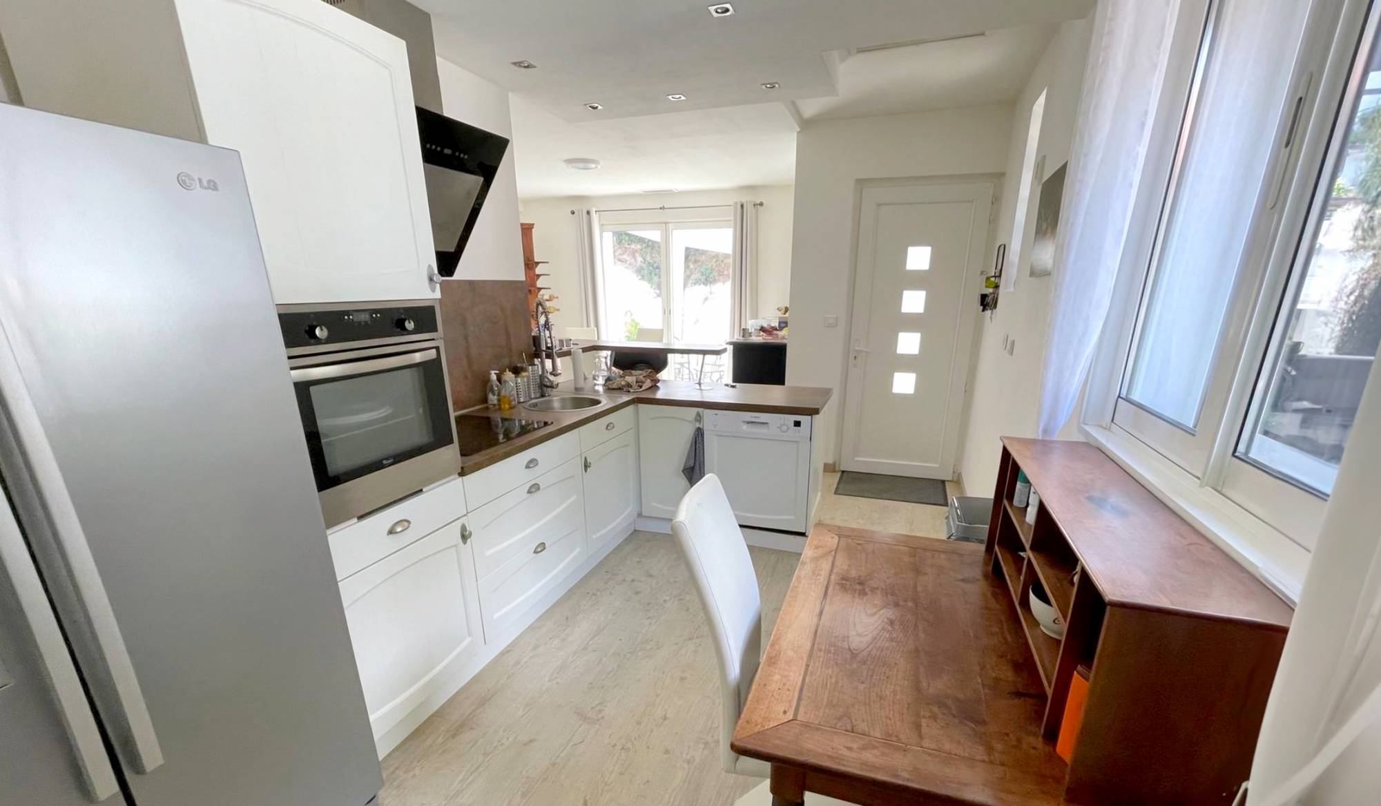 Maison 6 pièces de 4 chambres avec piscine à vendre à proximité de la route des Gendarmes d'Ouvéa