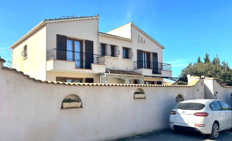 Maison de sept chambres à vendre à proximité des Moulières, quartier Janas à La Seyne