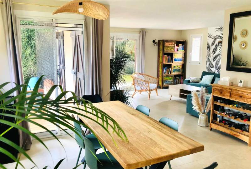 Maison des années 80 entièrement rénovée en 2024 avec des matériaux de qualité à vendre dans notre agence immobilière