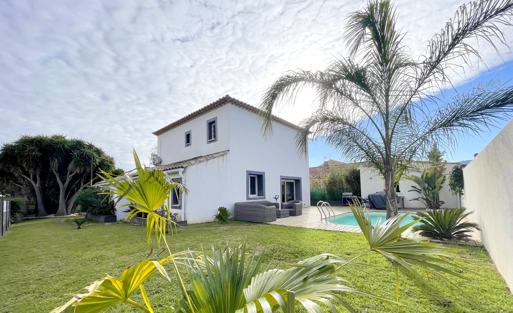 Villa de style contemporain avec piscine et jardin à vendre Route de Fabregas à La Seyne-sur-Mer