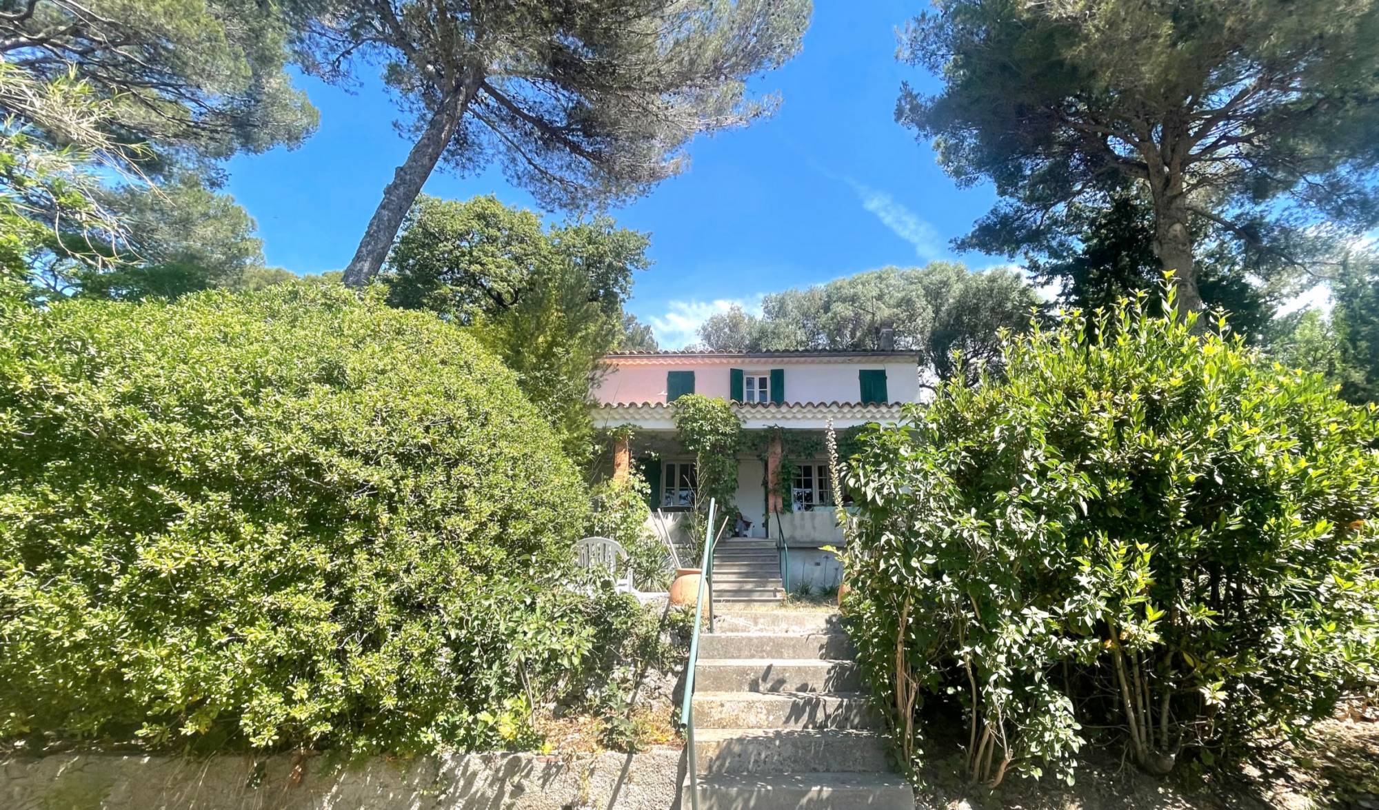 Mas provençal à réhabiliter à vendre Chemin de la Treille
