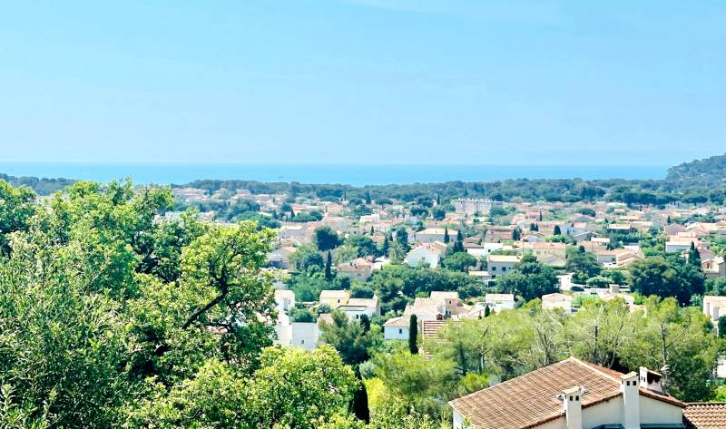 Maison 5 pièces avec piscine en vente sur les hauteurs des quartiers balnéaires de La Seyne