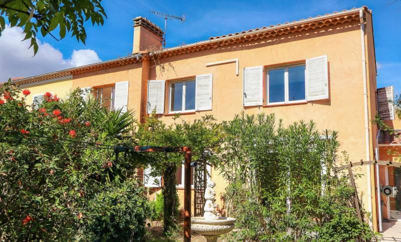 Maison des années 60 à vendre en plein coeur des Sablettes, à deux pas des plages de La Seyne-sur-Mer