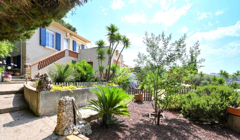 Villa 5 pièces de quatre chambres avec jardin en restanques à vendre à La Seyne-sur-Mer